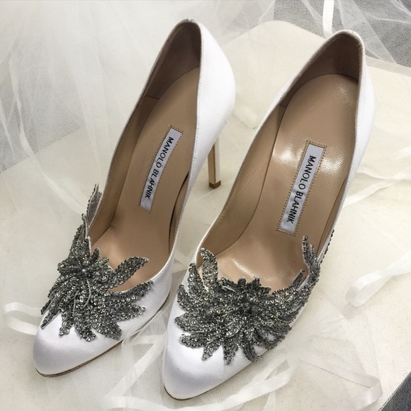 New Manalo Blahnik Swan Satin Pump - Picture 2 of 4