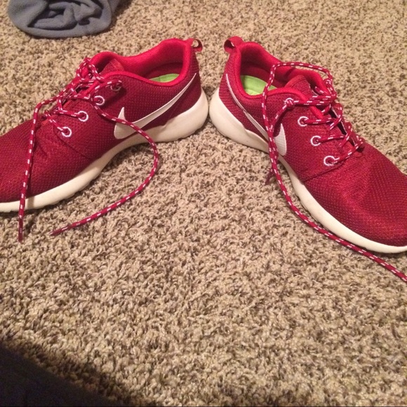 Red nike Roshe runs