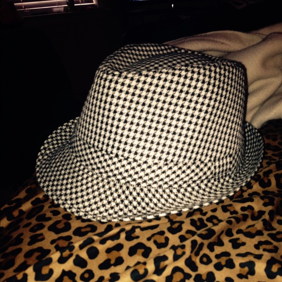 Houndstooth hat