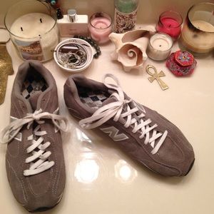 ✨NWOT✨New Balance "four four two" Track Shoe