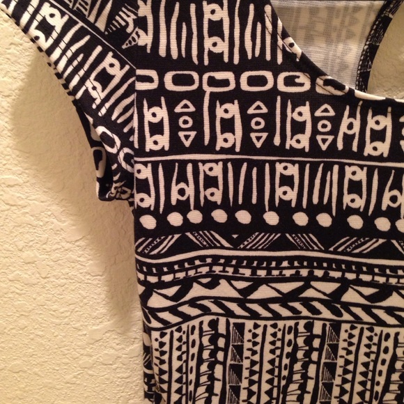 Clothes, shirt - Picture 2 of 4