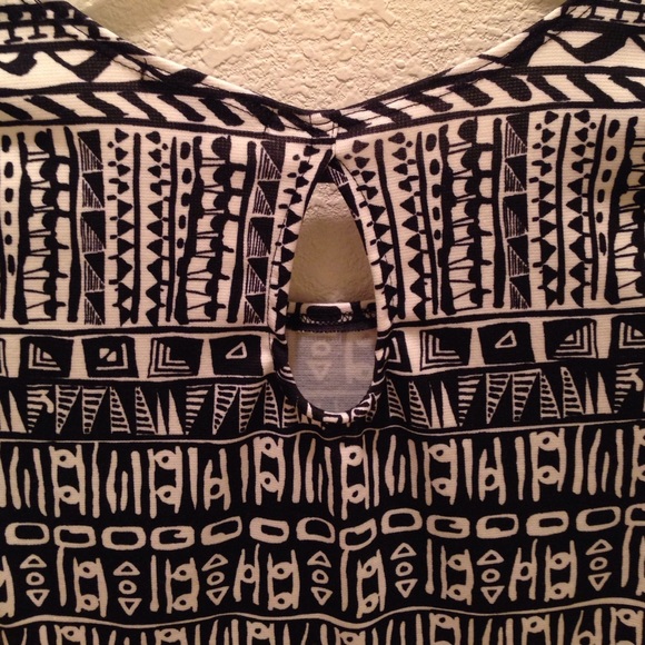 Clothes, shirt - Picture 3 of 4