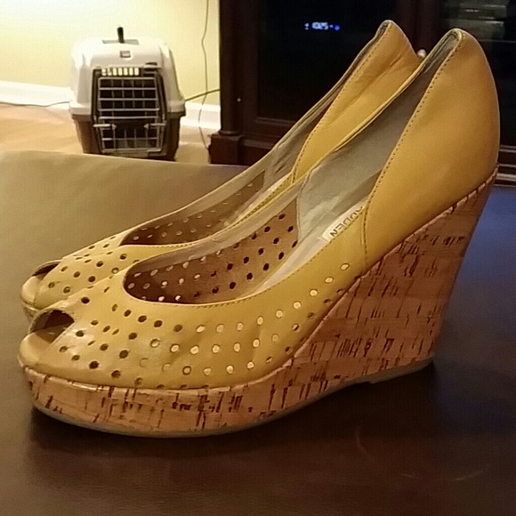 Mustard yellow wedges