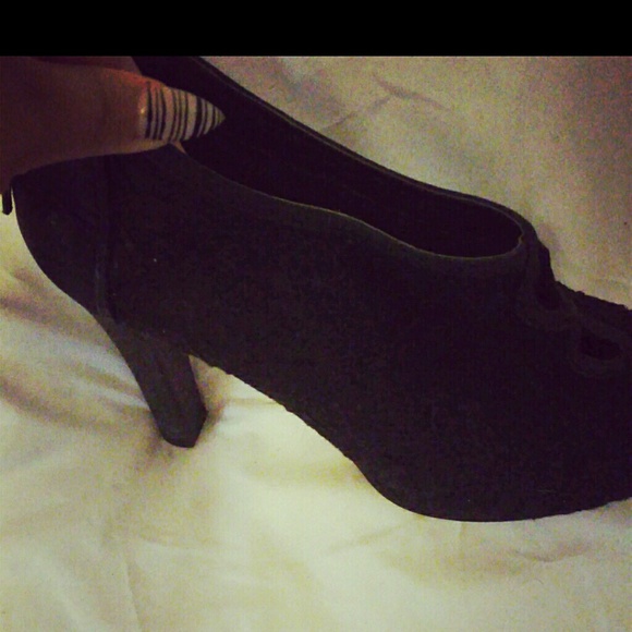 Heels - Picture 2 of 2