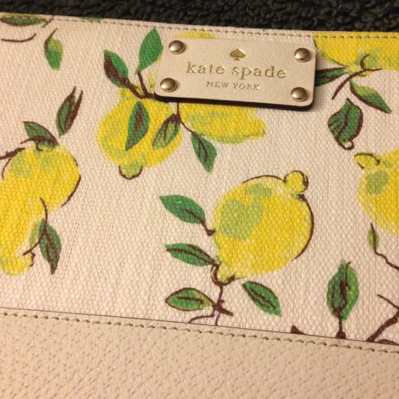 kate spade Clutches & Wallets - 🍋KATE SPADE LEMON GIA