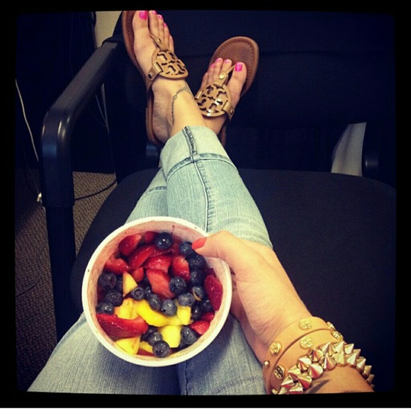 Pre loved Tory burch Miller Sandals tan