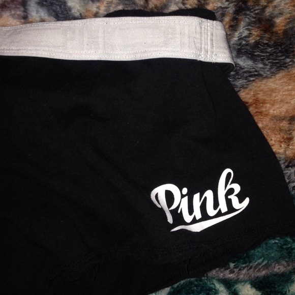 Victoria's secrets Pink Comfy Shorts💕 trading 💢