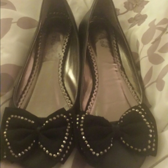 Black flats with bows - Picture 2 of 3