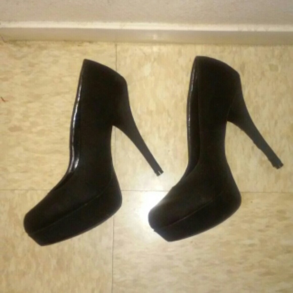 Black pumps - Picture 1 of 3
