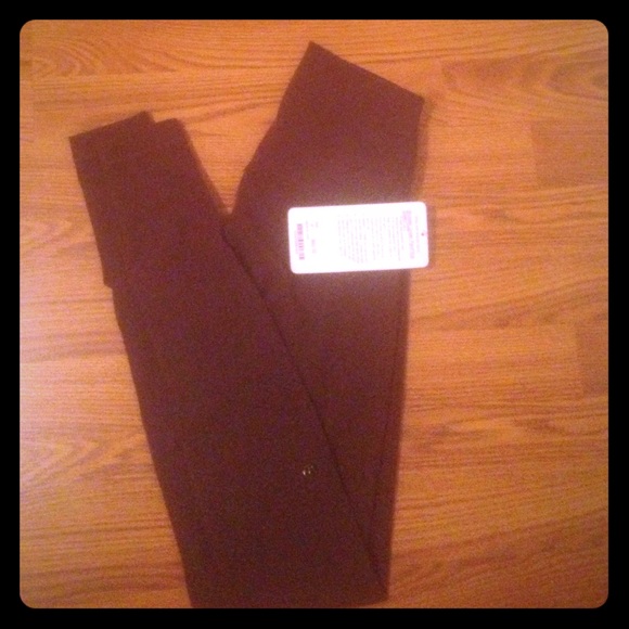 NWT LULU LEMON WUNDER UNDER SIZE 4