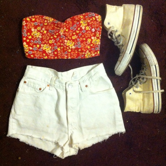 SOLD! White Levi's high waisted shorts