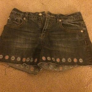 Guess flower designed shorts