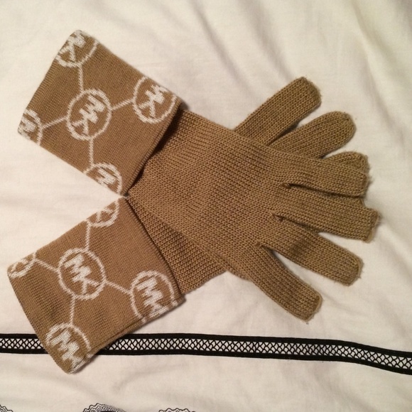 Michael Kors Camel Colored Gloves - Picture 1 of 3