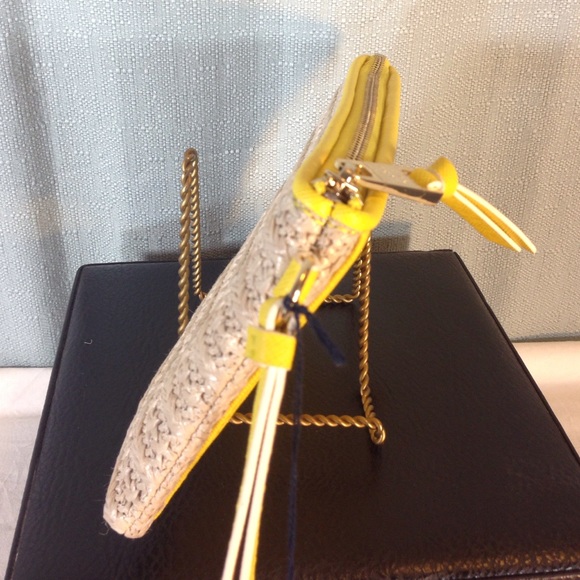 NWT Yellow Straw Large Wristlet Clutch - Picture 4 of 4