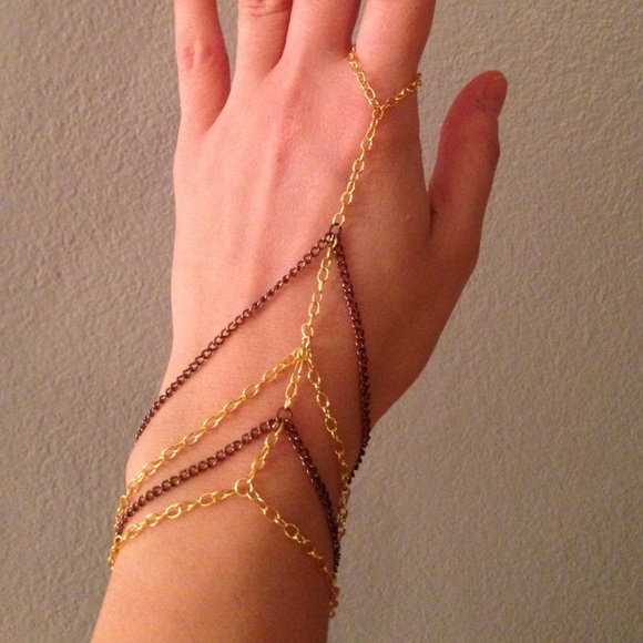 Beautiful Two Toned Hand Chain - Picture 2 of 4
