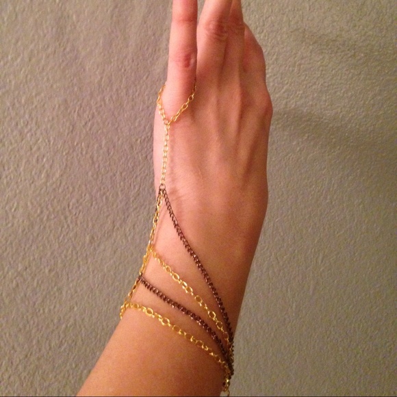 Beautiful Two Toned Hand Chain - Picture 3 of 4