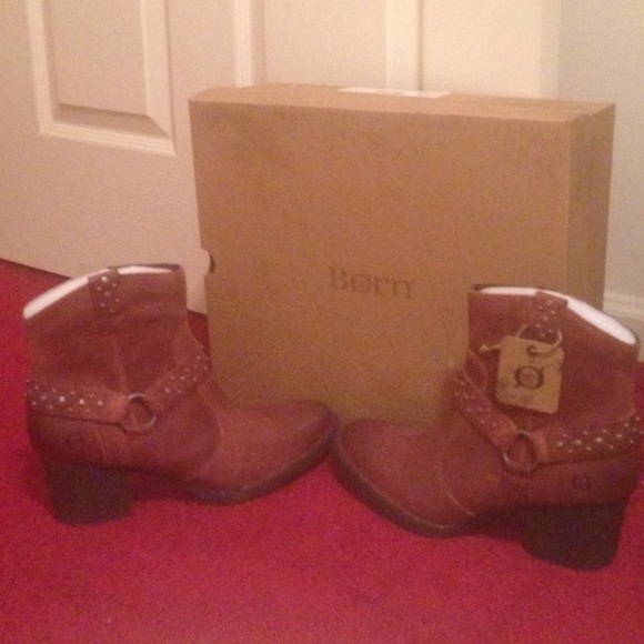 Born slater leather Tan bootie