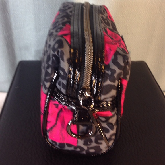 Betseyville Pink Bow Leopard Print Makeup Pouch - Picture 2 of 4