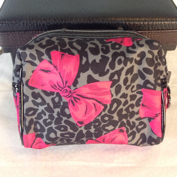 Betseyville Pink Bow Leopard Print Makeup Pouch - Picture 3 of 4
