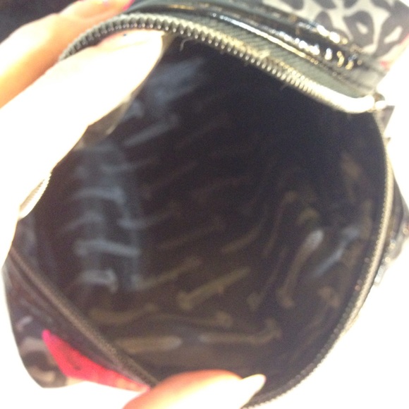 Betseyville Pink Bow Leopard Print Makeup Pouch - Picture 4 of 4