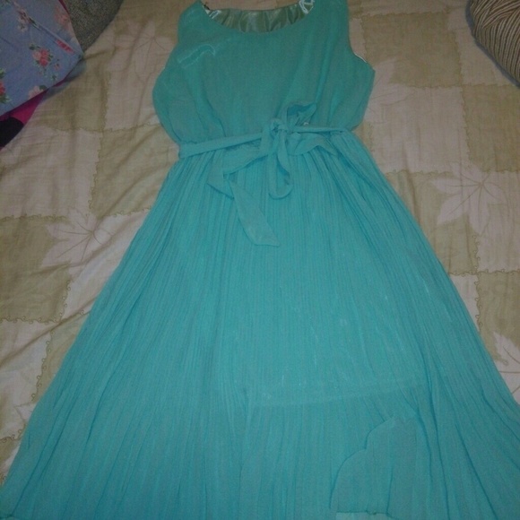 Mint green dress - Picture 2 of 4