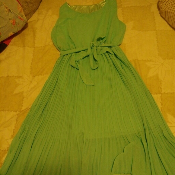 Mint green dress - Picture 3 of 4