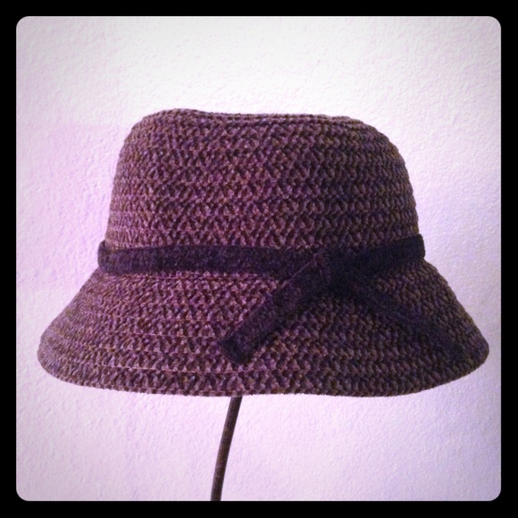 Cute black/brown tweed style hat
