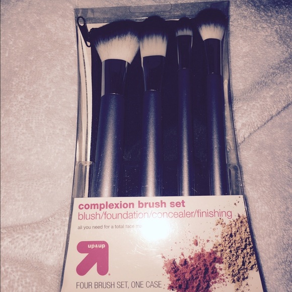 💥SOLD💥NEW! up&up Complexion Brush Set + Case - Picture 1 of 4