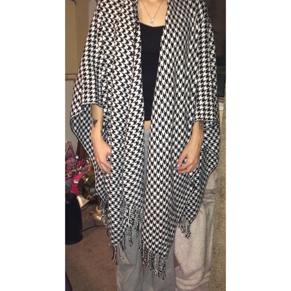 Black and white checkered shawl