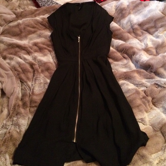 H&M Dresses & Skirts - H&M zippered black dress