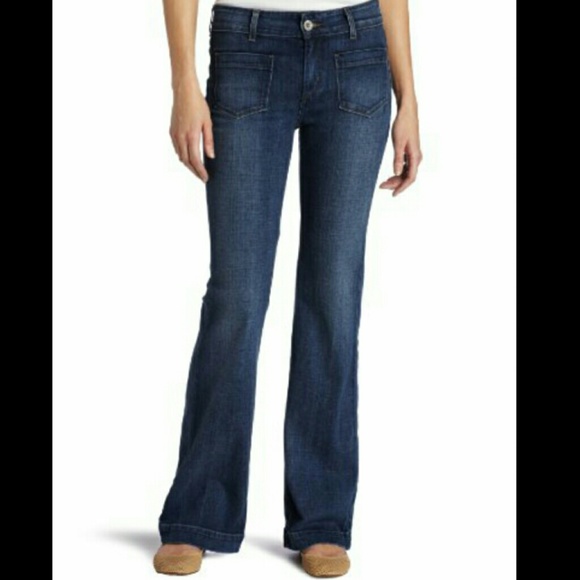 🌹🌹LEVI'S PATCH POCKET FLARE🌹🌹