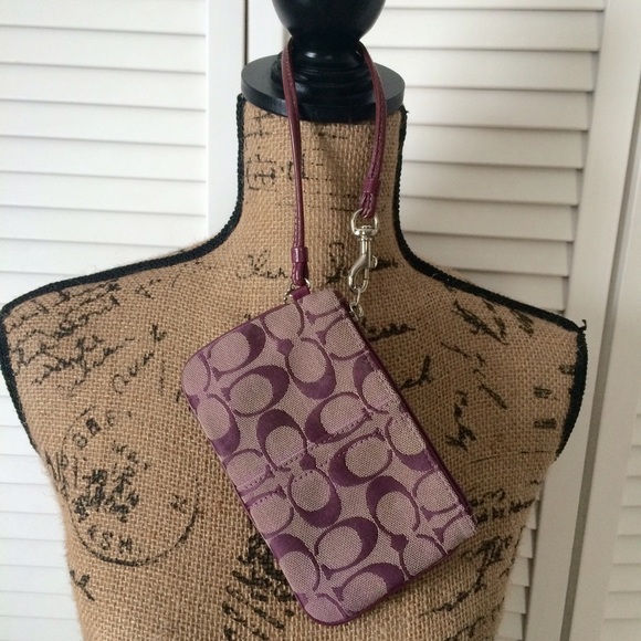 Coach Handbags - Coach Wristlet