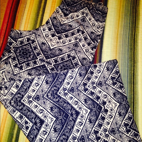 Blue/white tribal print pants.