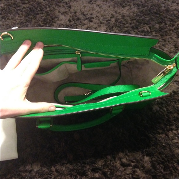 Green Michael Kors purse! Will consider trade!! - Picture 3 of 4