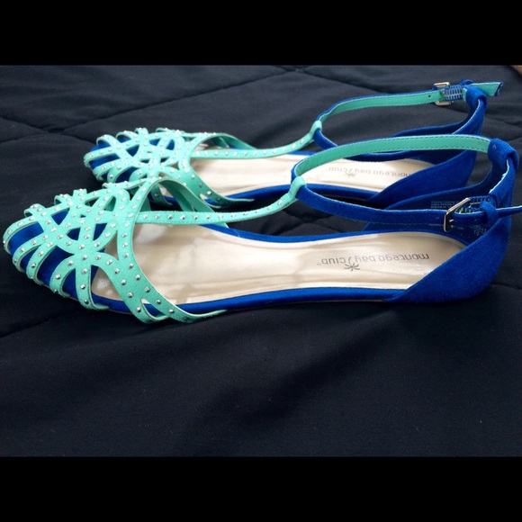 SOLD❗️Two tone Blue flats/sandals - Picture 2 of 3