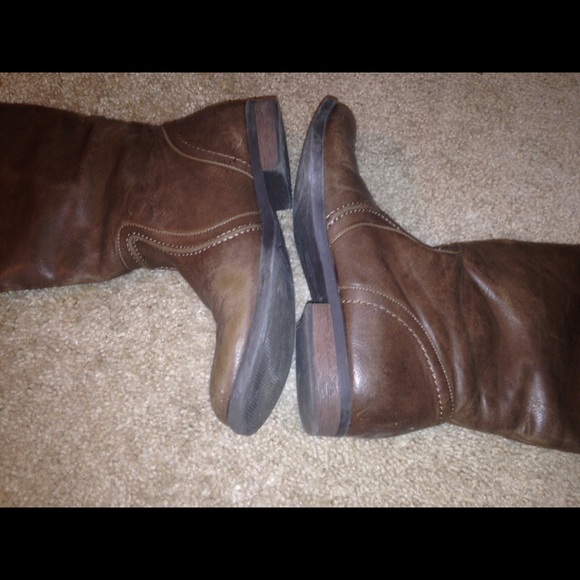Tall brown calf boots. 👢👜