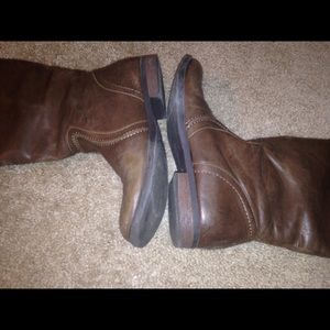 Tall brown calf boots. 👢👜