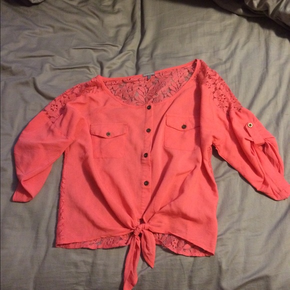 Super cute pink top!