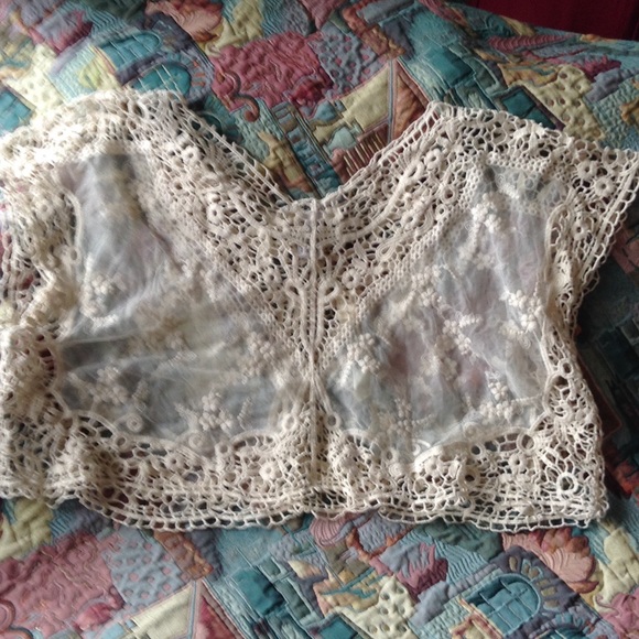 Lace cropped top - Picture 2 of 2