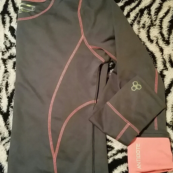 Workout Top - Picture 2 of 4