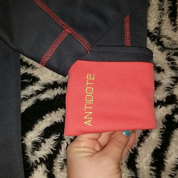 Workout Top - Picture 3 of 4