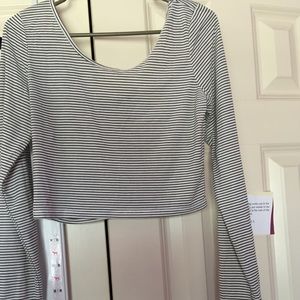 Long sleeve crop top