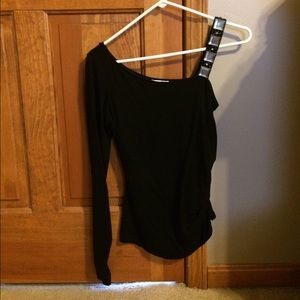 PRICE DROP! Cache size S one sleeve