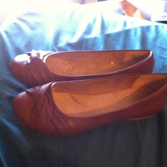 Brown dress shoes never worn