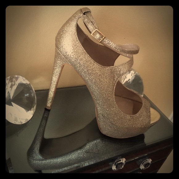 Steve Madden Gold Glitter Pump Heels