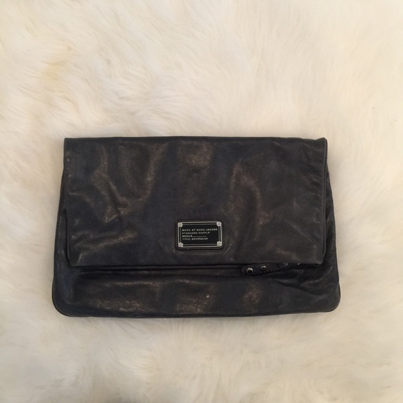 ⭐️AUTH MARC Jacobs⭐️ Distressed Leather CLUTCH - Picture 1 of 6