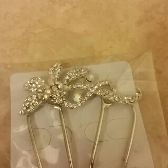 Floral Hair Accessory - Picture 2 of 2