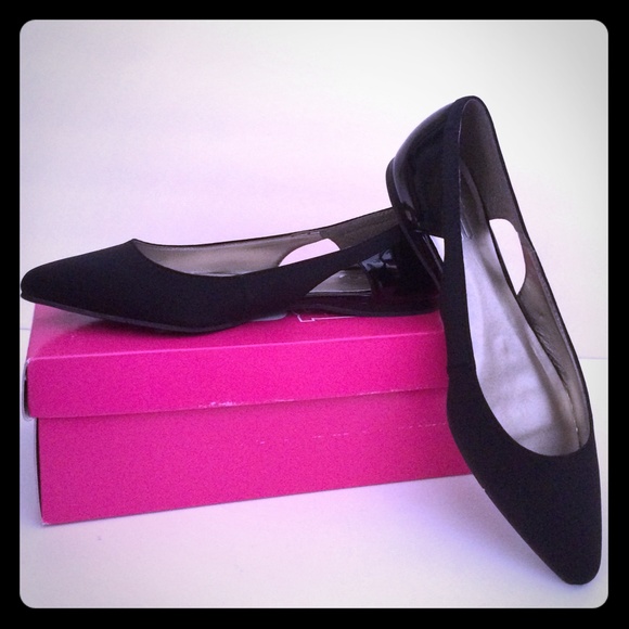 Black flats by 9&CO.