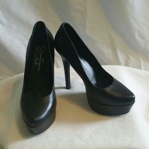 Jessica Simpson Waleo