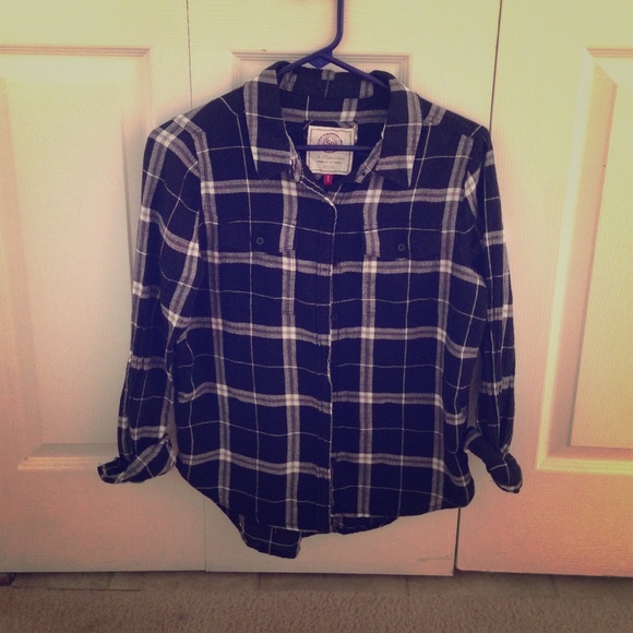 Plaid long sleeved shirt